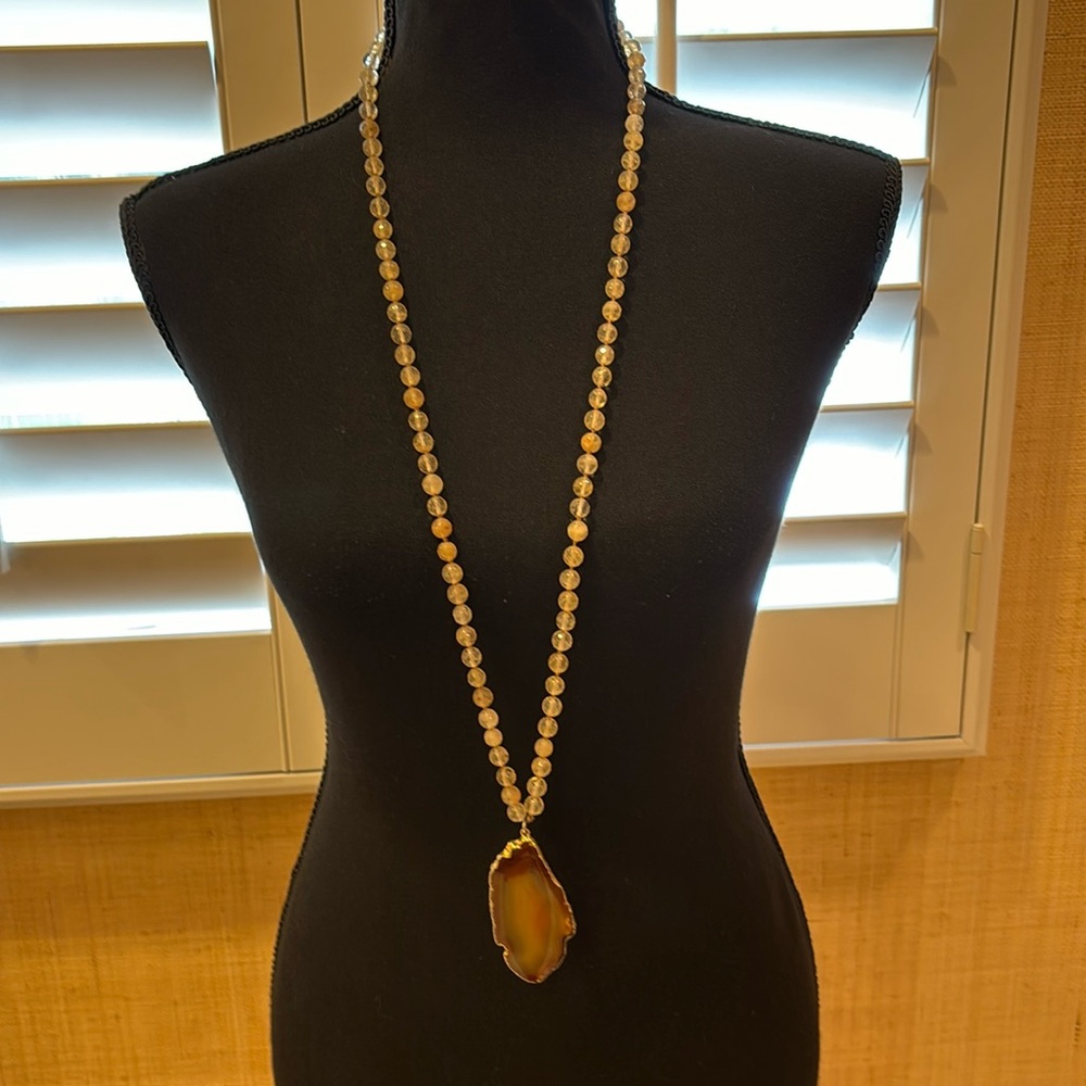 Beautiful tan agate necklace with citrine beads